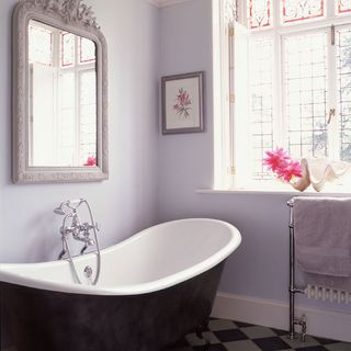 bathroom with bathtub and mirror