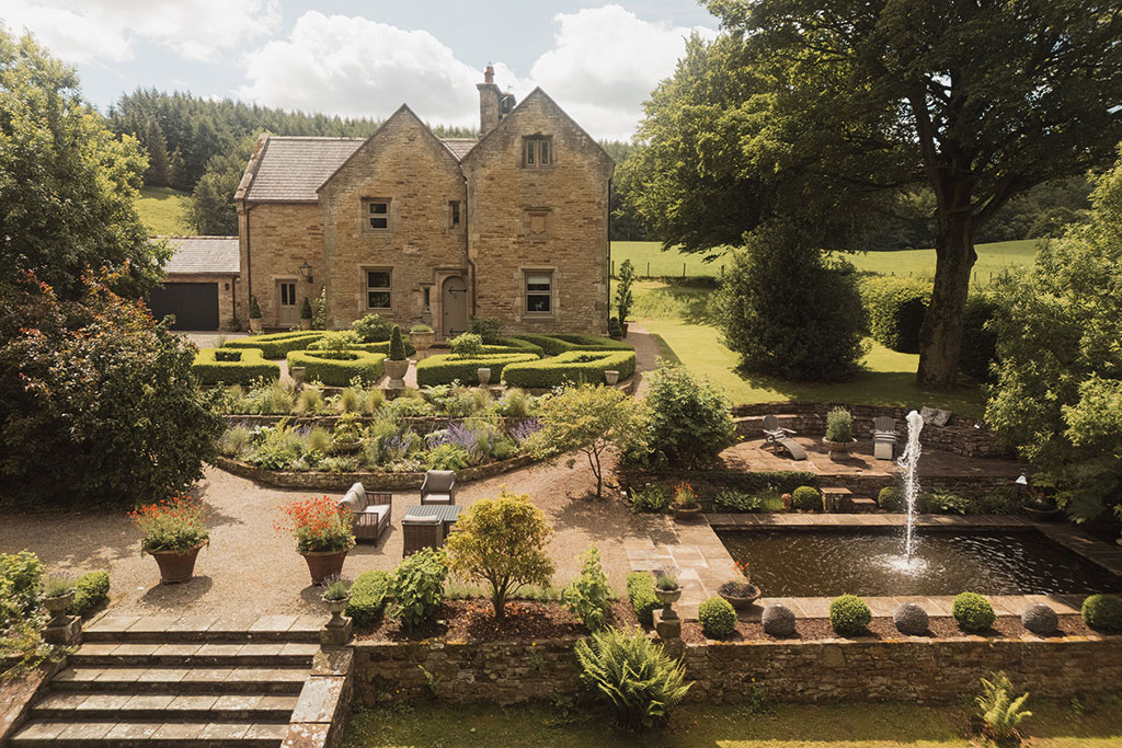 Houses for sale with impressive gardens: Farlam Ghyll
