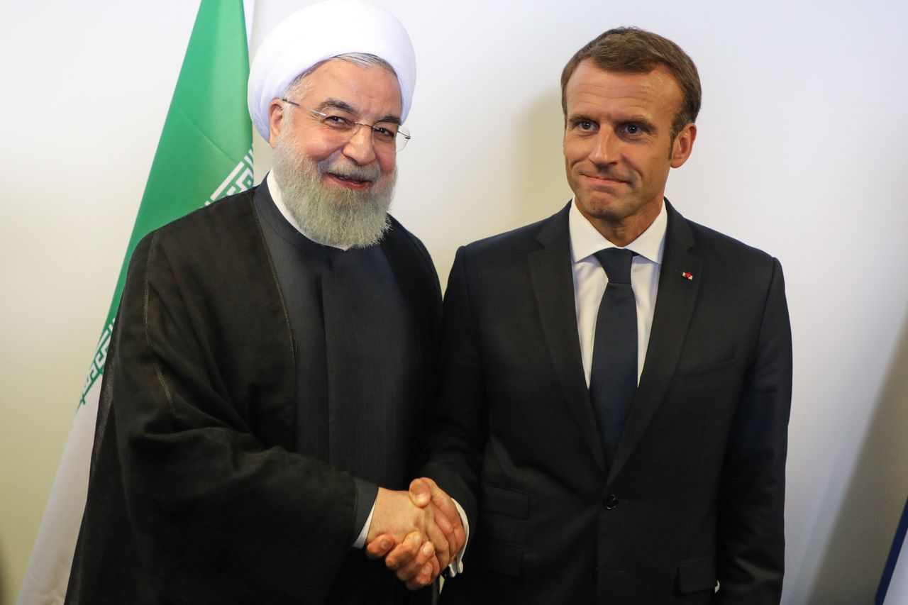 Emmanuel Macron (R) meets with Iranian President Hassan Rouhani (L).