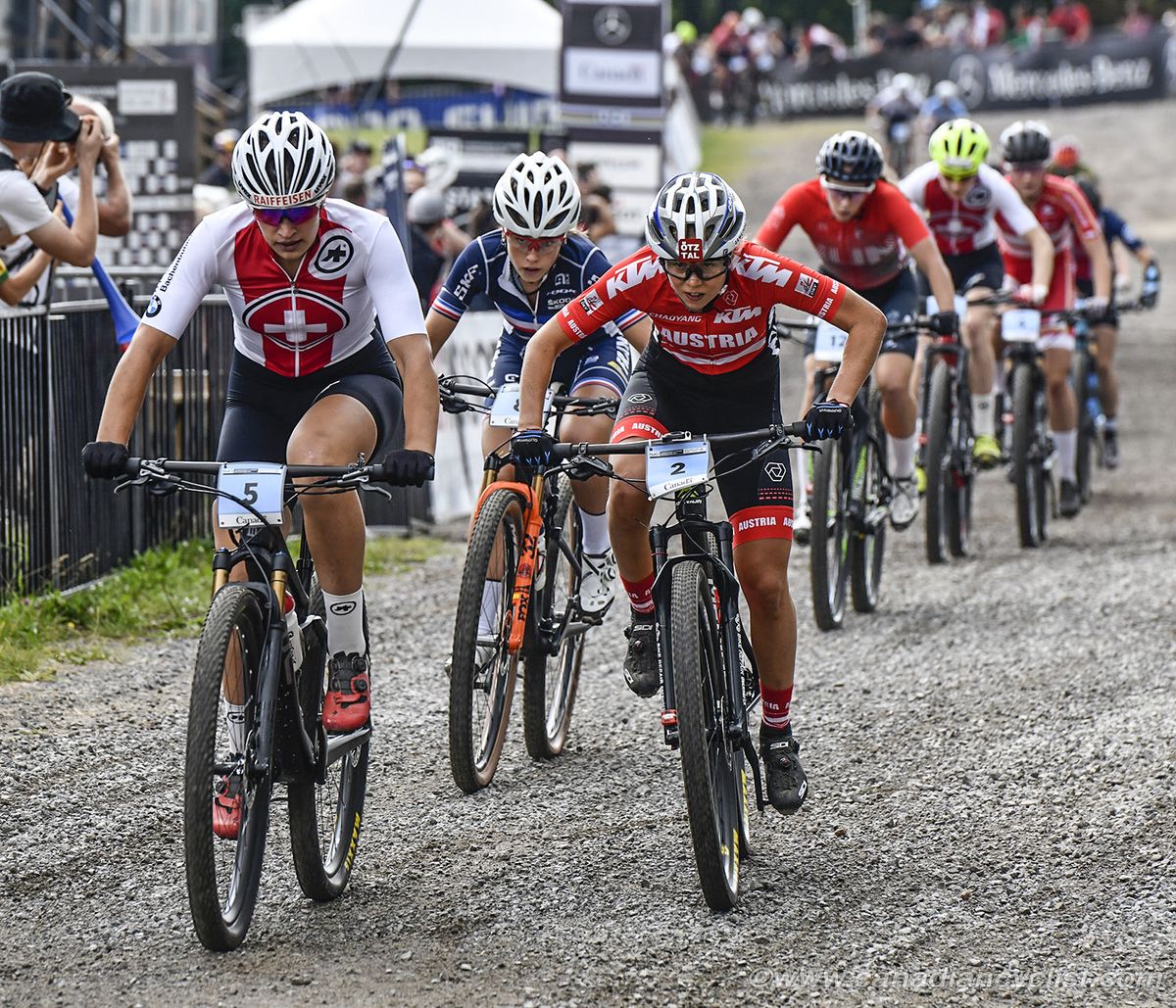 Ronja Blochlinger (Switzerland) leading Mona Mitterwallner (Austria) at the end of the start loop