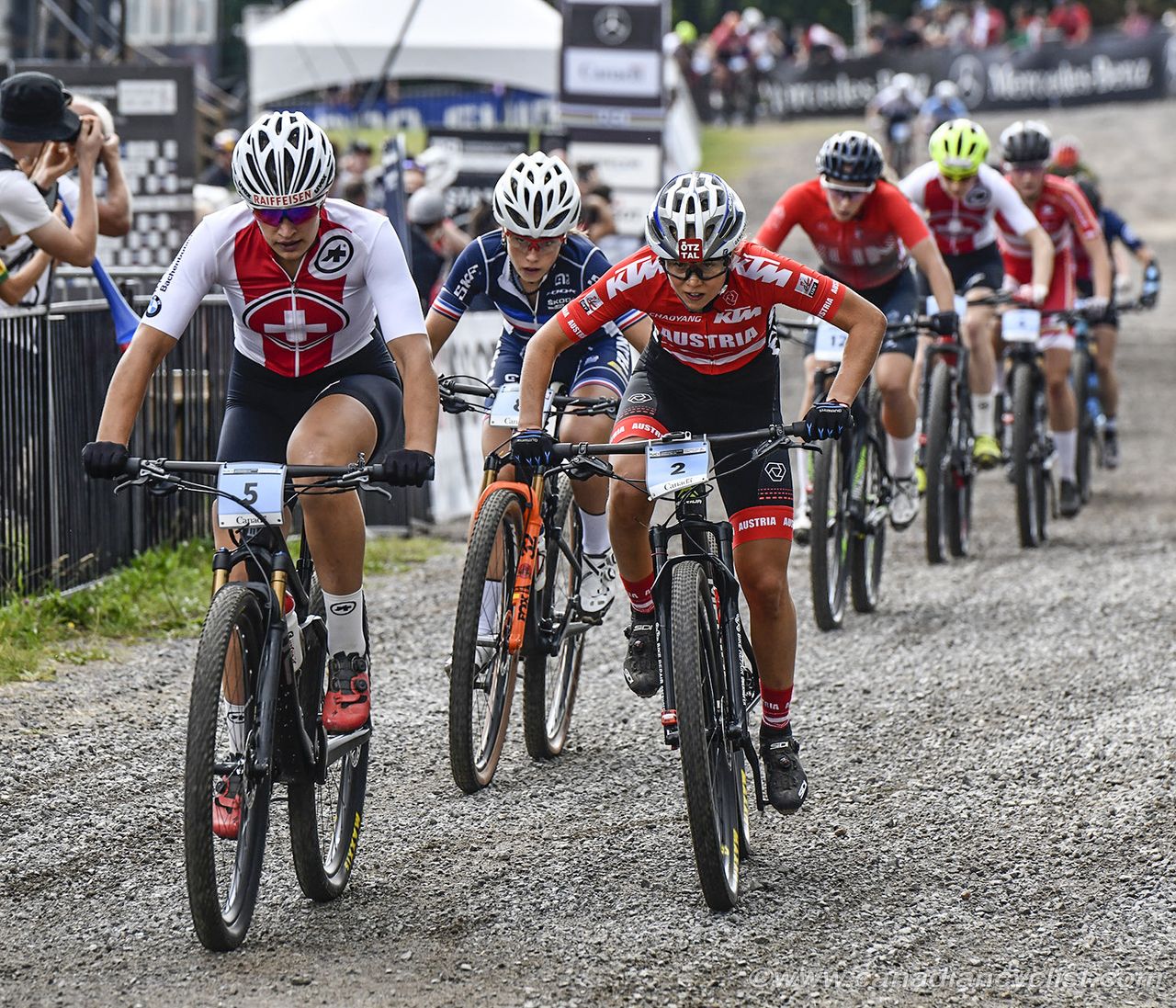 Ronja Blochlinger (Switzerland) leading Mona Mitterwallner (Austria) at the end of the start loop