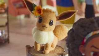 An Eevee sits adorably, with a flower in its hair, in Pokémon Concierge.