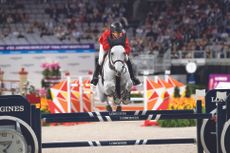 Kent Farrington leads the World Cup Final showjumping from start to finish in Fort Worth, Texas.