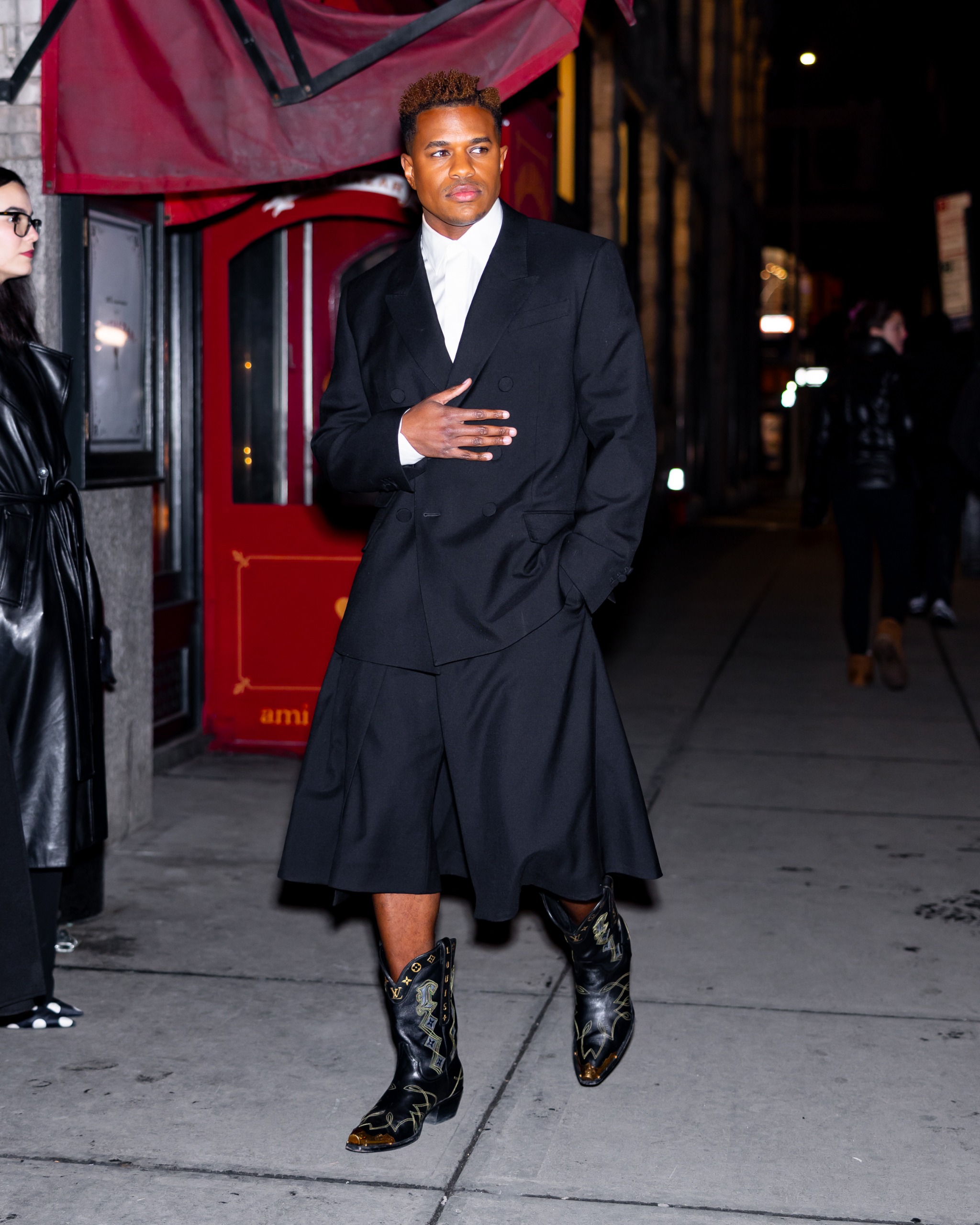 celebrity wearing cowboy boots