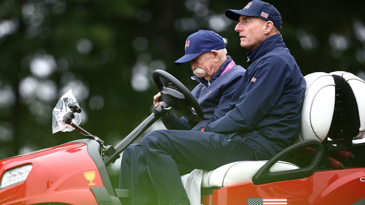 Jim Furyk and caddie Fluff Cowan