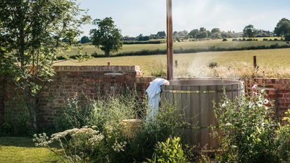 wood-fired hot tubs: Little Red Lock via Unique Homestays