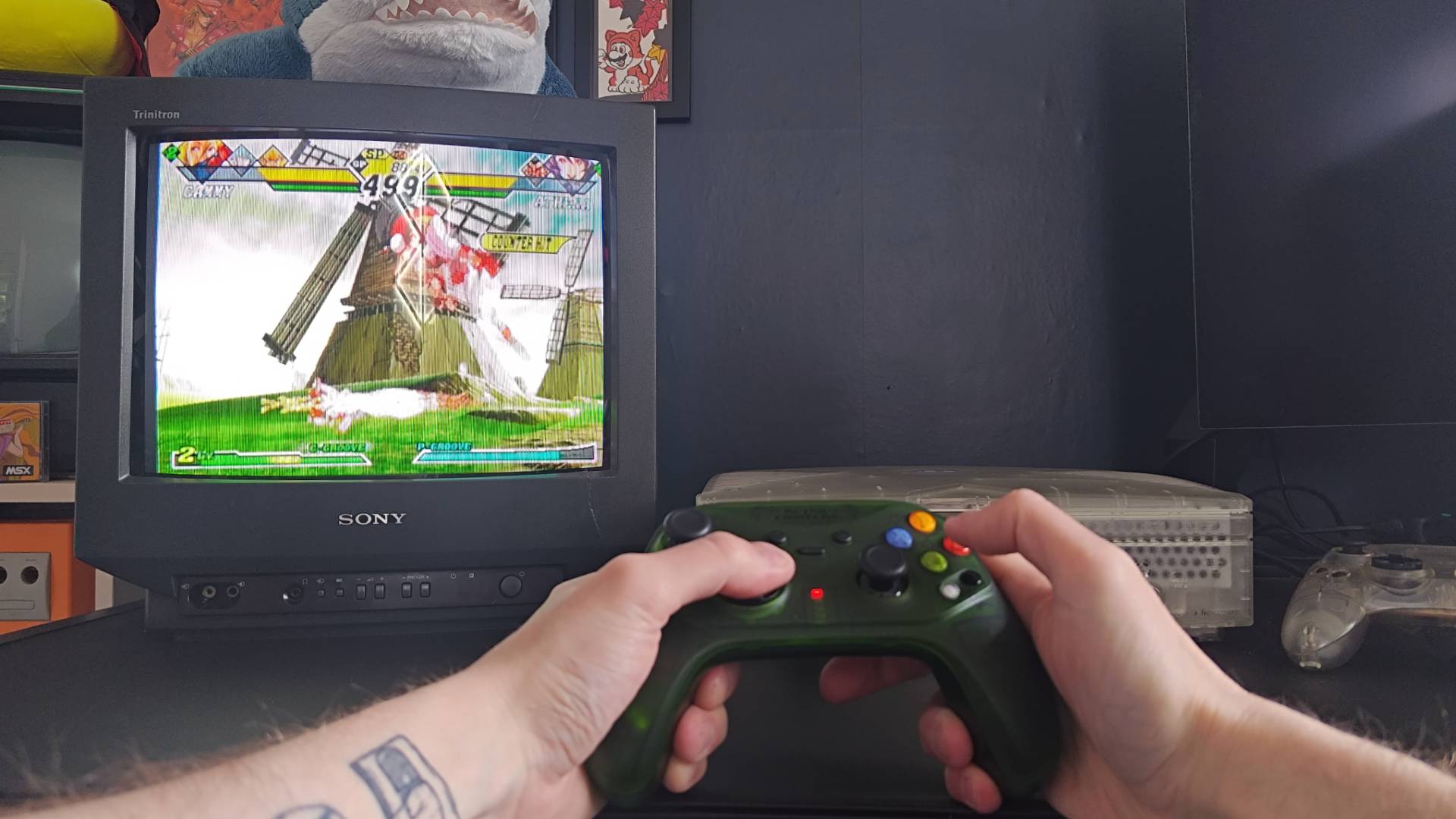 Retro Fighters Hunter being used to play Capcom Vs SNK 2 on OG Xbox with Cammy performing spiral arrow.