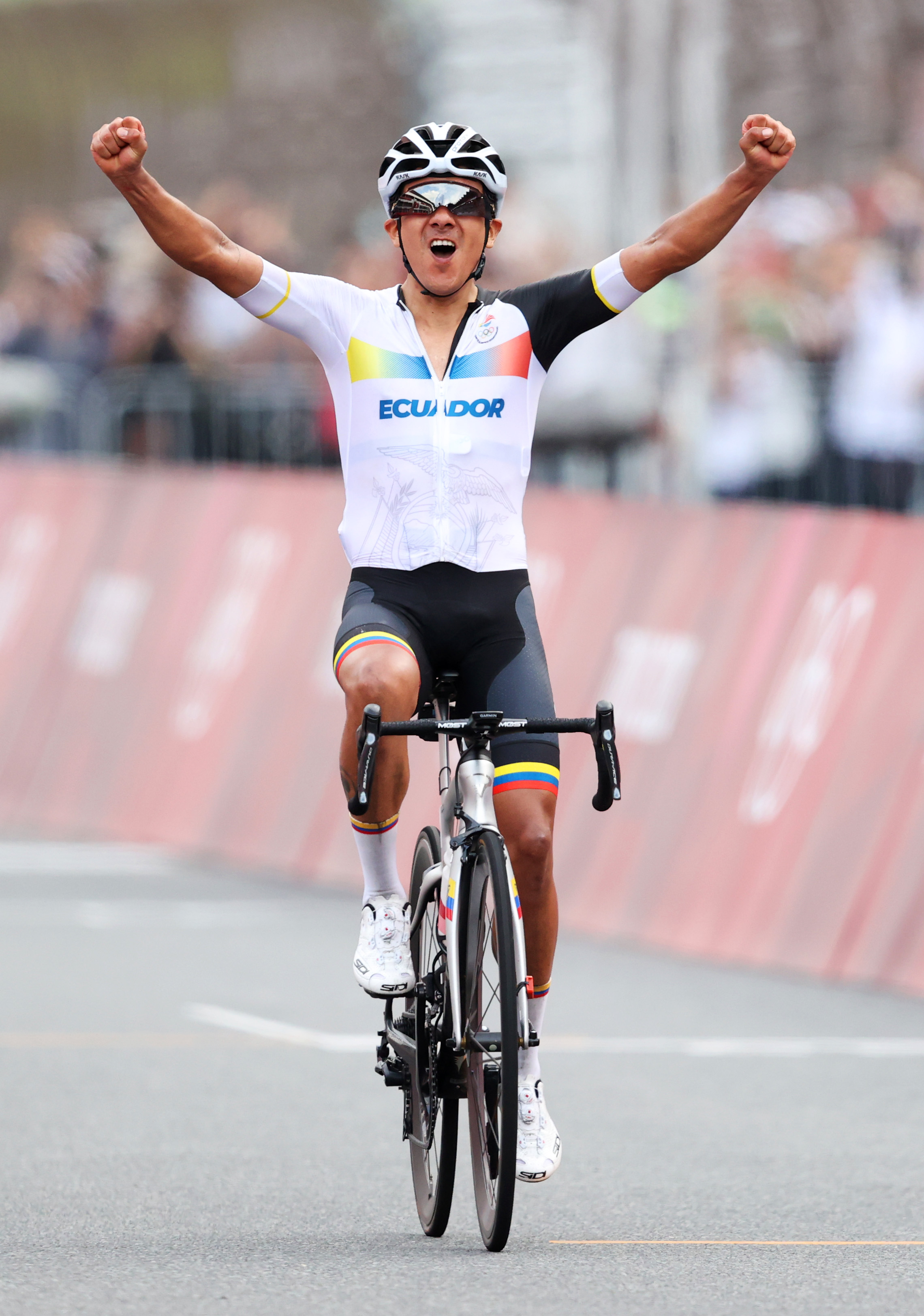 Richard Carapaz wins Tokyo Olympics road race