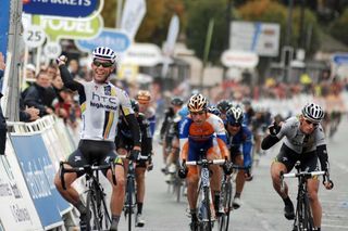 Mark Cavendish easily wins the sprint on the Tour of Britain's first stage.