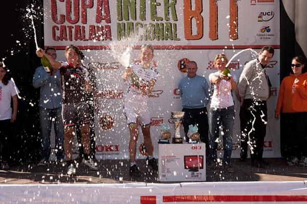 Maja Wloszczowska (CCC Polkowice) on the podium in Banyoles