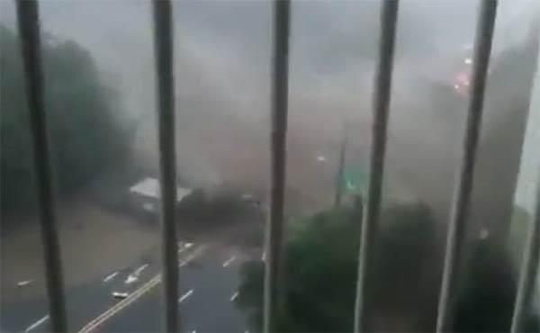 landslide-south-korea-video-still-110729-02