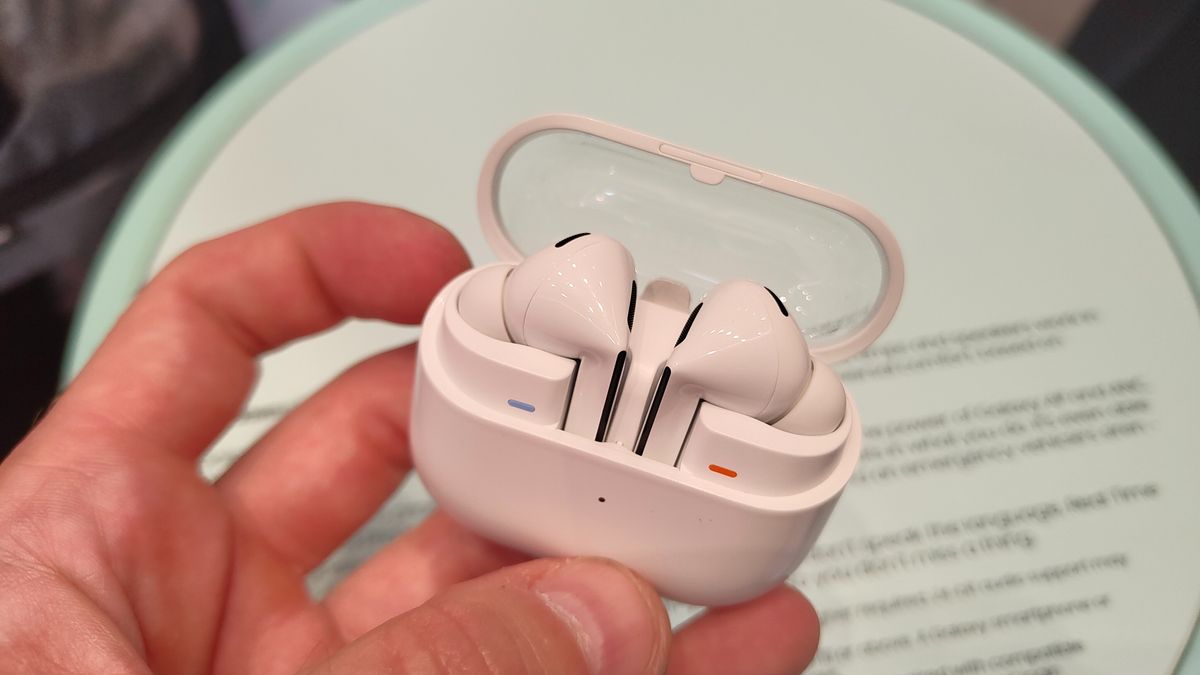 Samsung's AirPodsrivalling wireless earbuds go big on AI but can