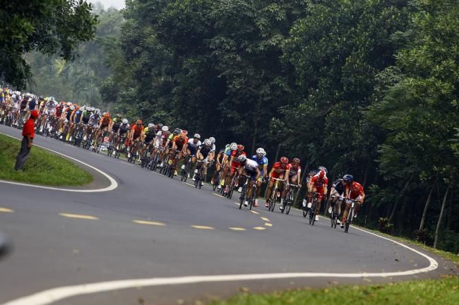 The peloton on stage 3
