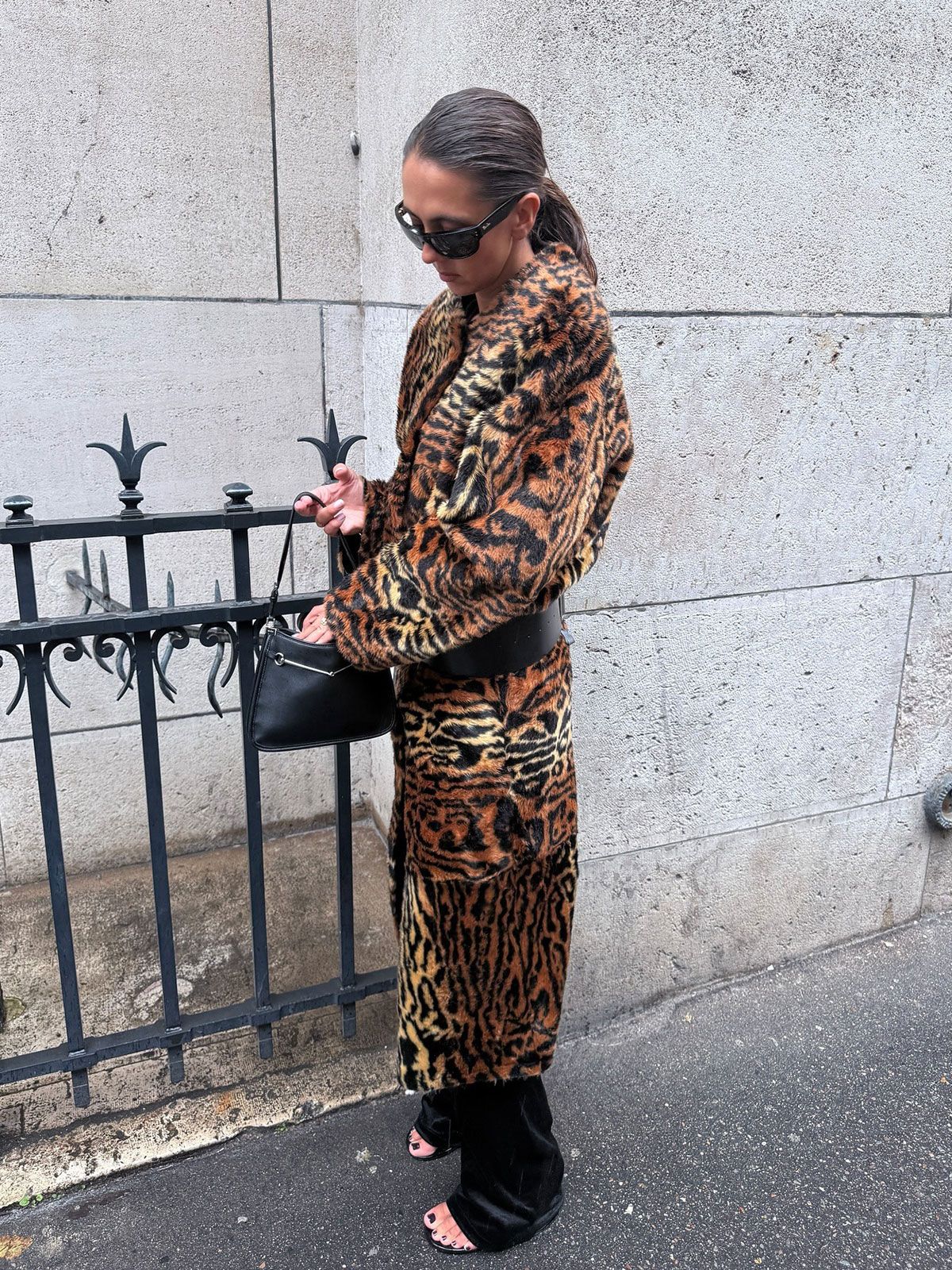 Woman wearing the animal-print coat trend of fall/winter 2025.