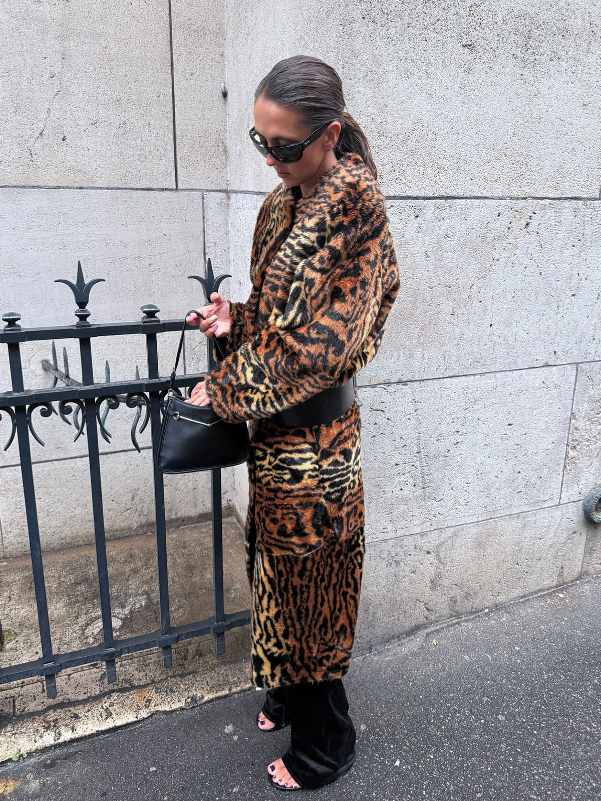 Woman wearing the animal-print coat trend of fall/winter 2025.