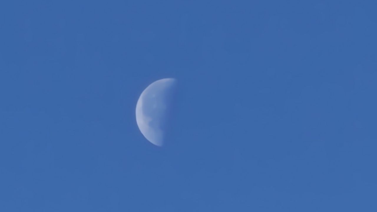 Samsung Galaxy S23 photo sample moon