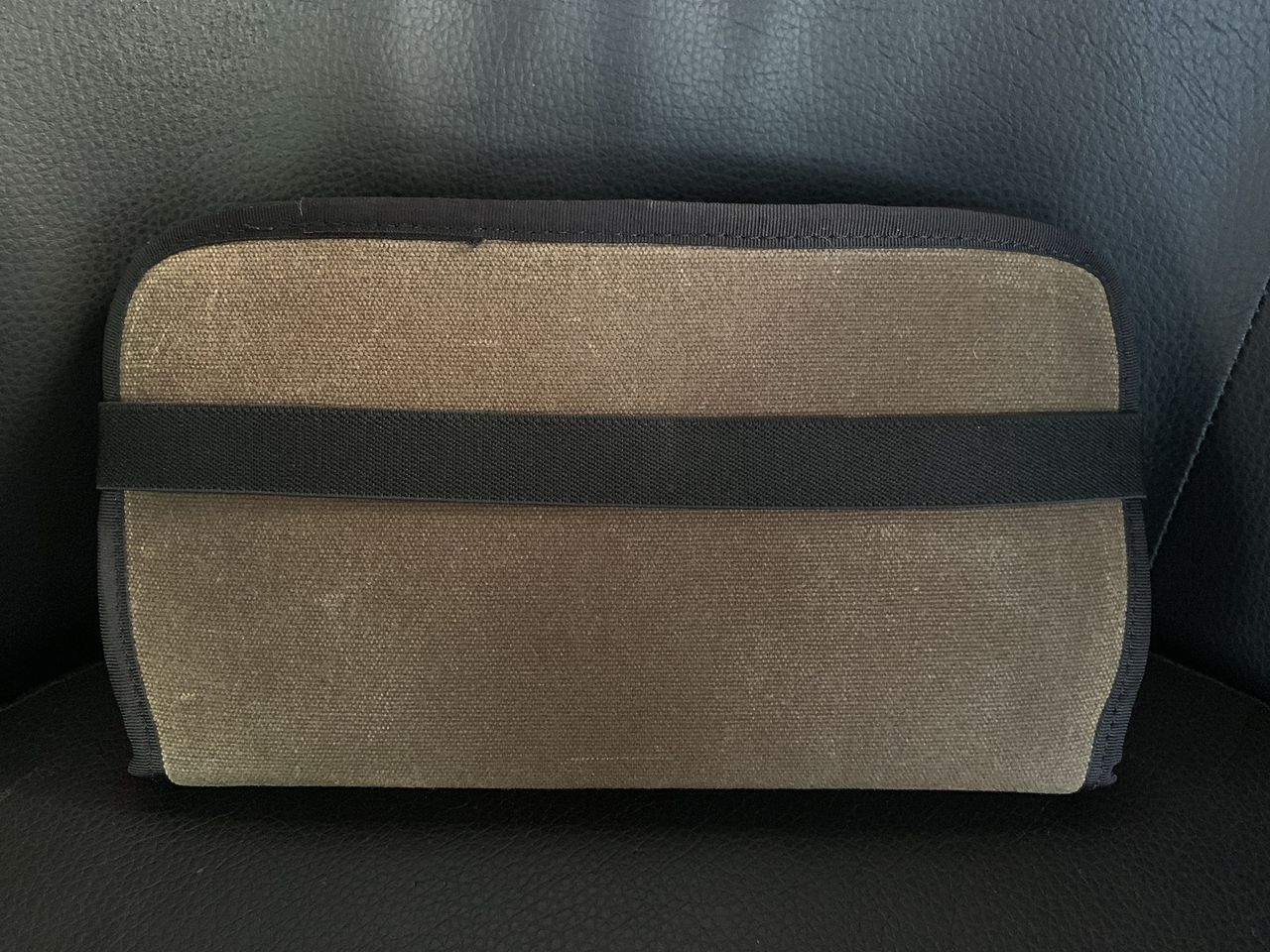 Waterfield Designs Switch Taco upright and closed with elastic strap