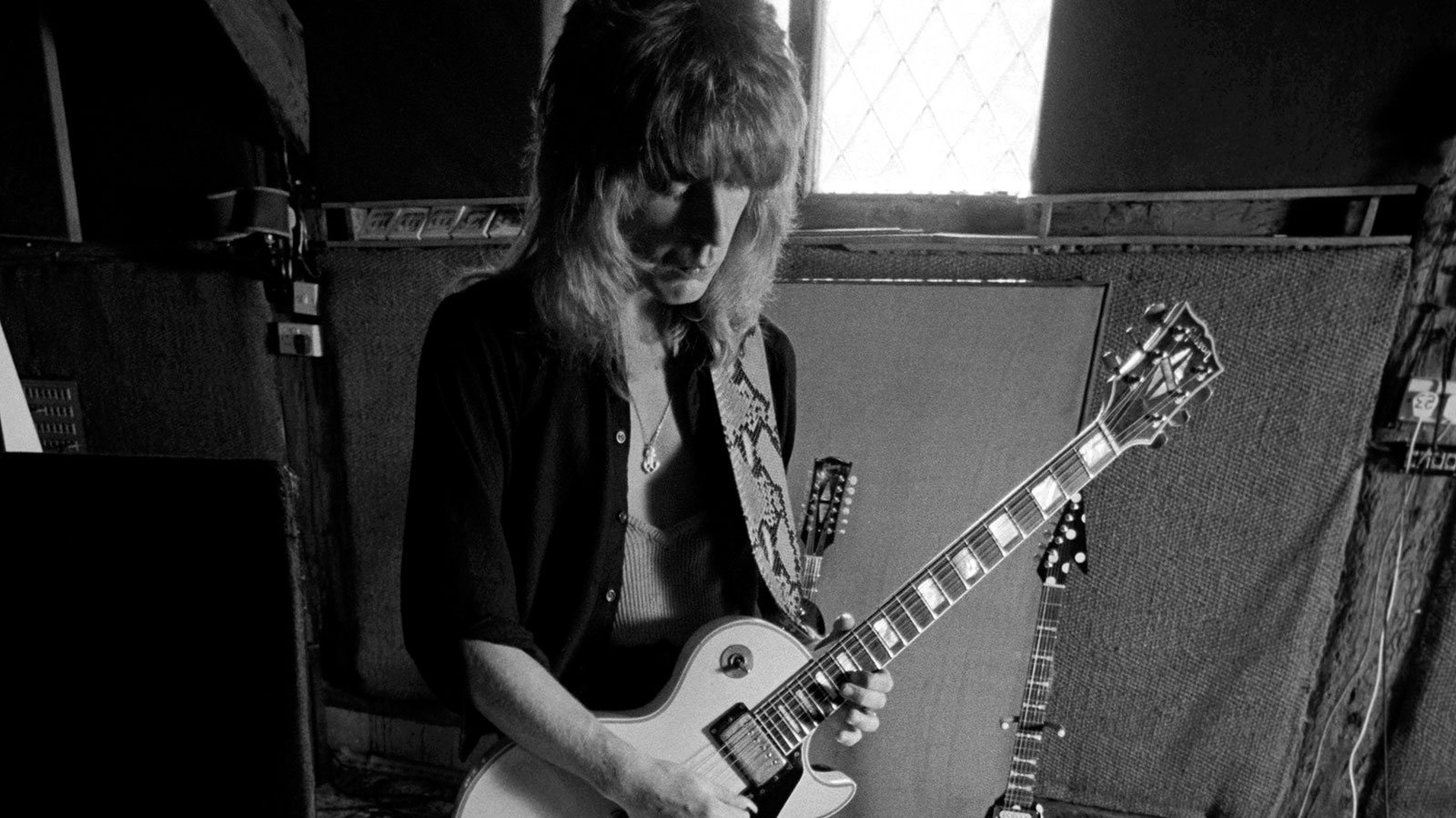 Play like Randy Rhoads guitar lesson