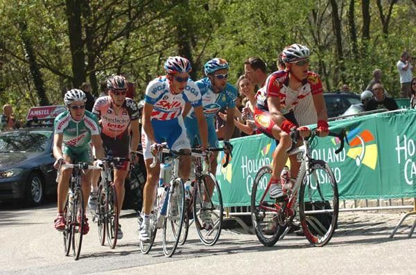 The leaders led by Tom Stubbe (Chocolade Jacques-Topsport Vlaanderen).