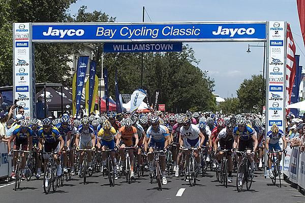 The men's peloton leave the startline in Williamstown for the final day of racing in the 2010 Jayco Bay Classic.