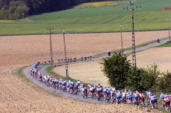 The peloton in action at the 2011 Fl&egrave;che Wallonne.