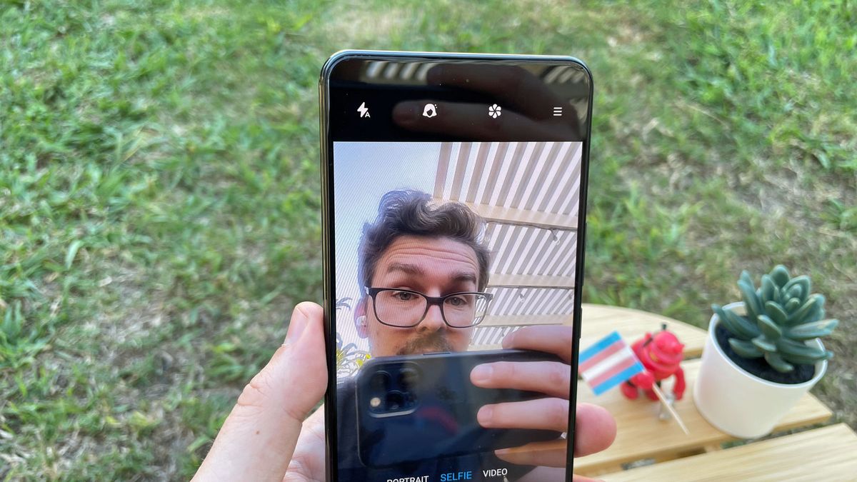 ZTE Axon 30
