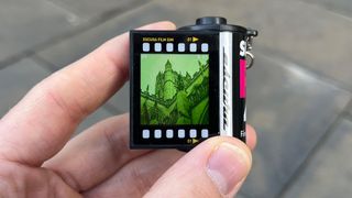 Escura SnapRoll in hand 