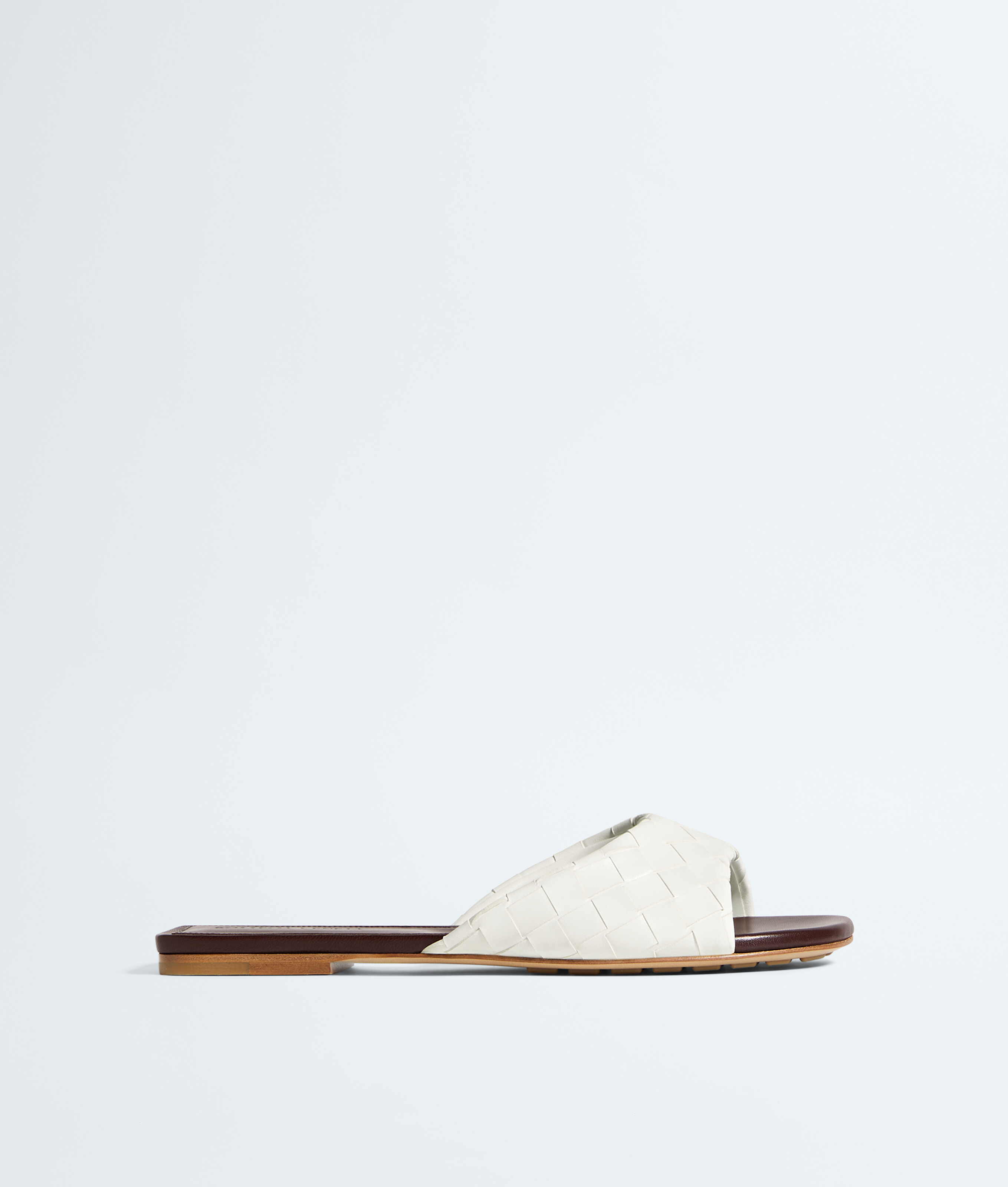 Women's Livia Flat Mule in Alabaster/cioccolato