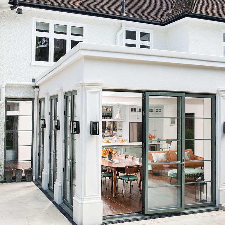 Before and after: a kitchen extension went from the darkness to the ...