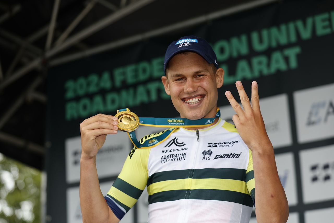 Luke Plapp (Jayco-AlUla) puts on the jersey of the Australian national road race champion for the third year in a row