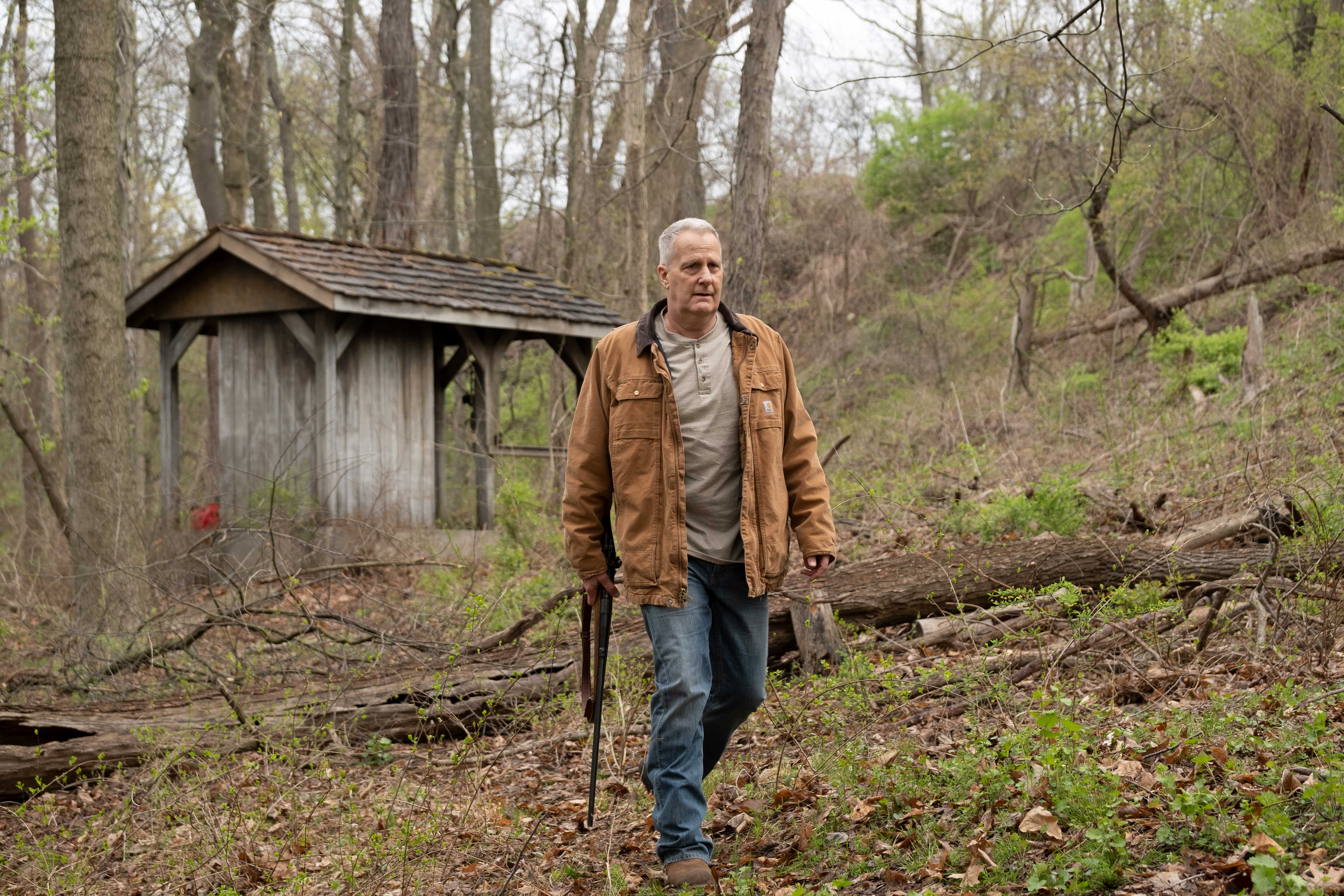 TV tonight Jeff Daniels stars as jaded police chief Del Harris