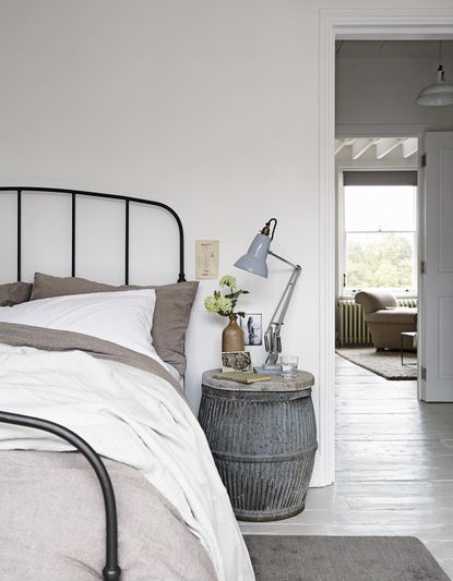 17 grey bedroom ideas from deep dramatic charcoals to calming light ...