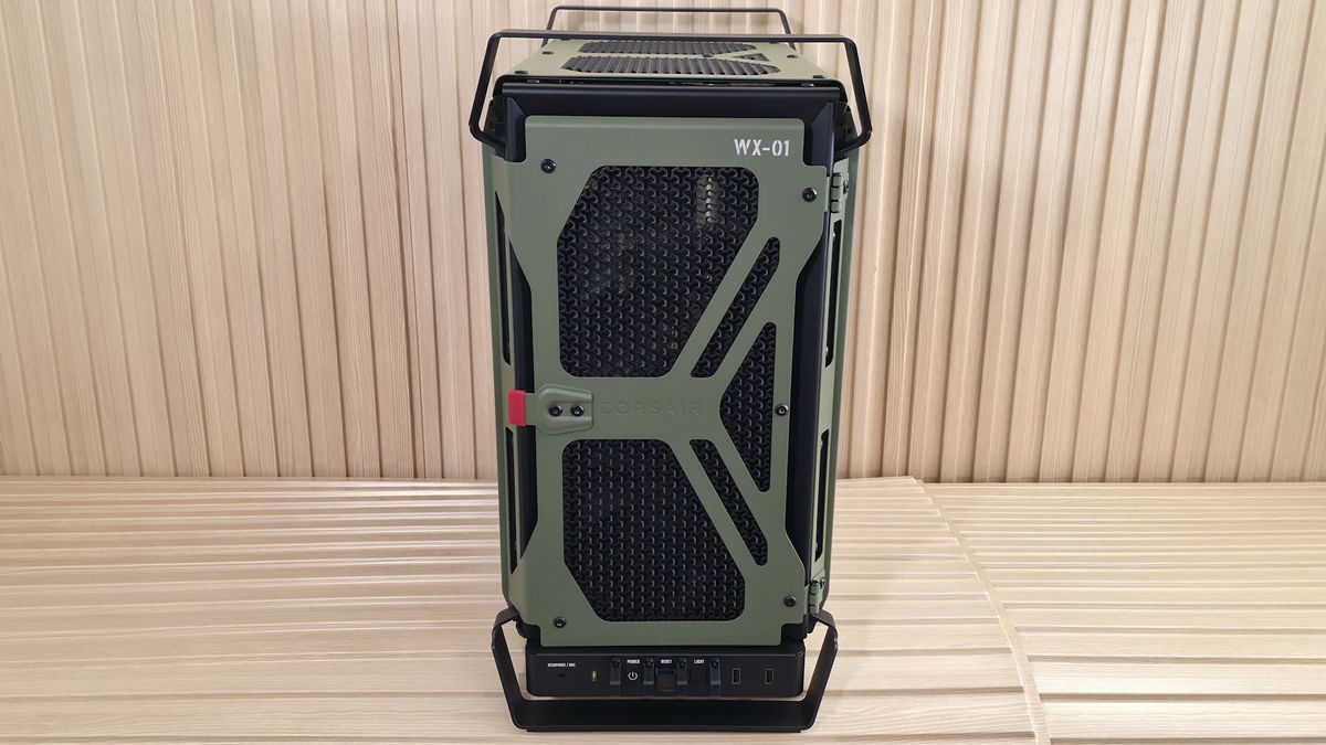 Corsair Warthog RS - Outside