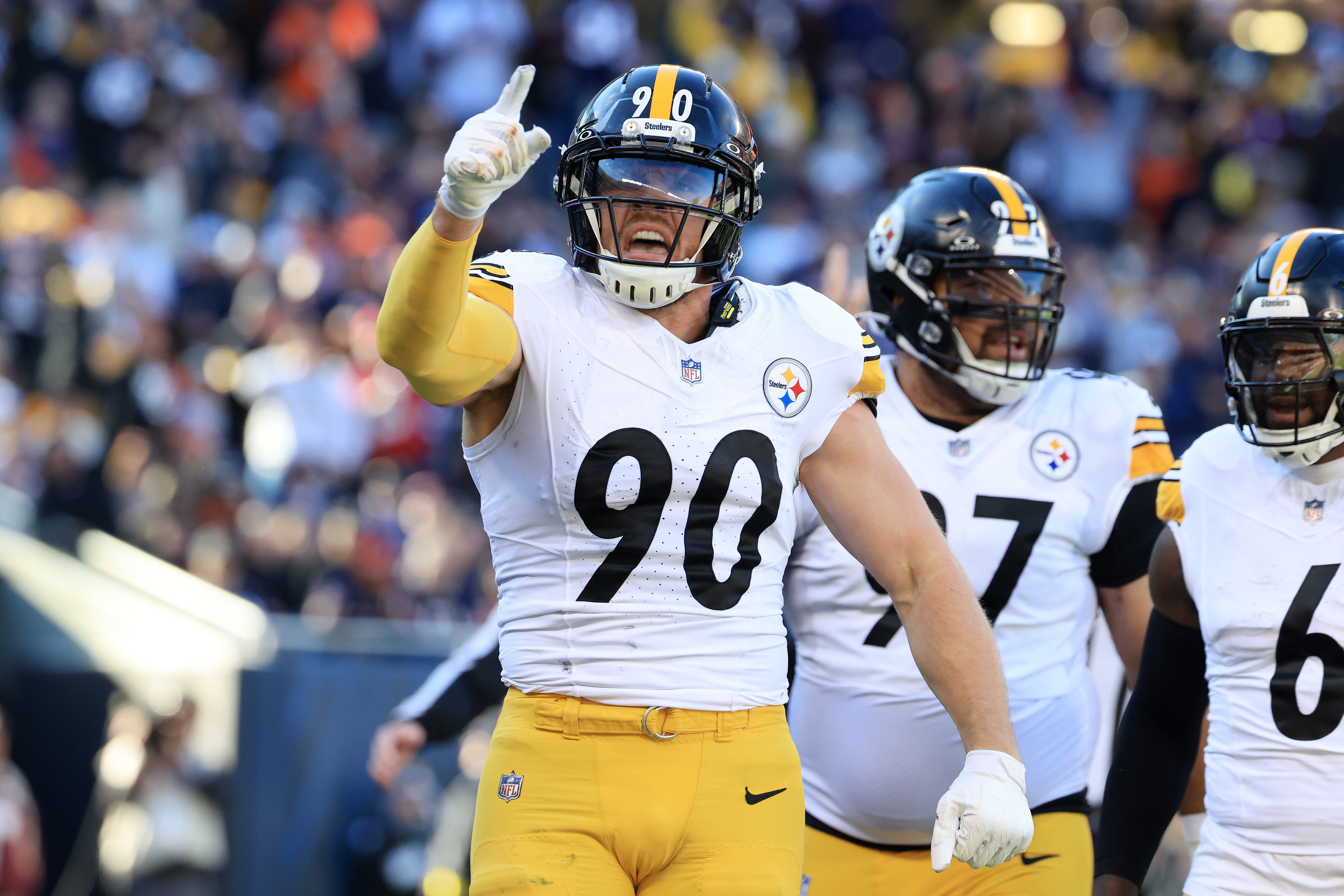 T.J. Watt of Pittsburgh Steelers vs Chicago Bears in the NFL.