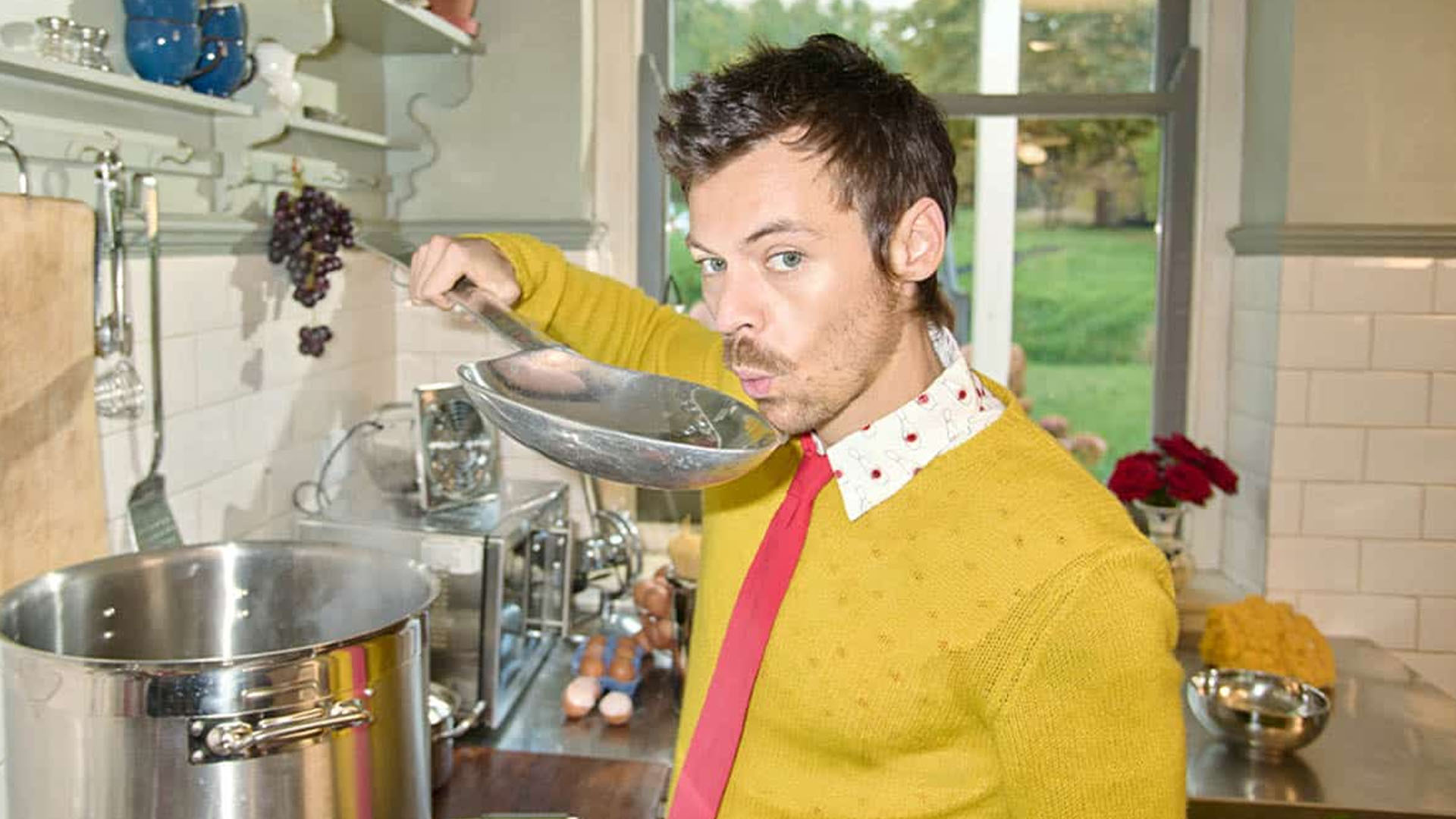 A photo of Harry Styles in a kitchen. 