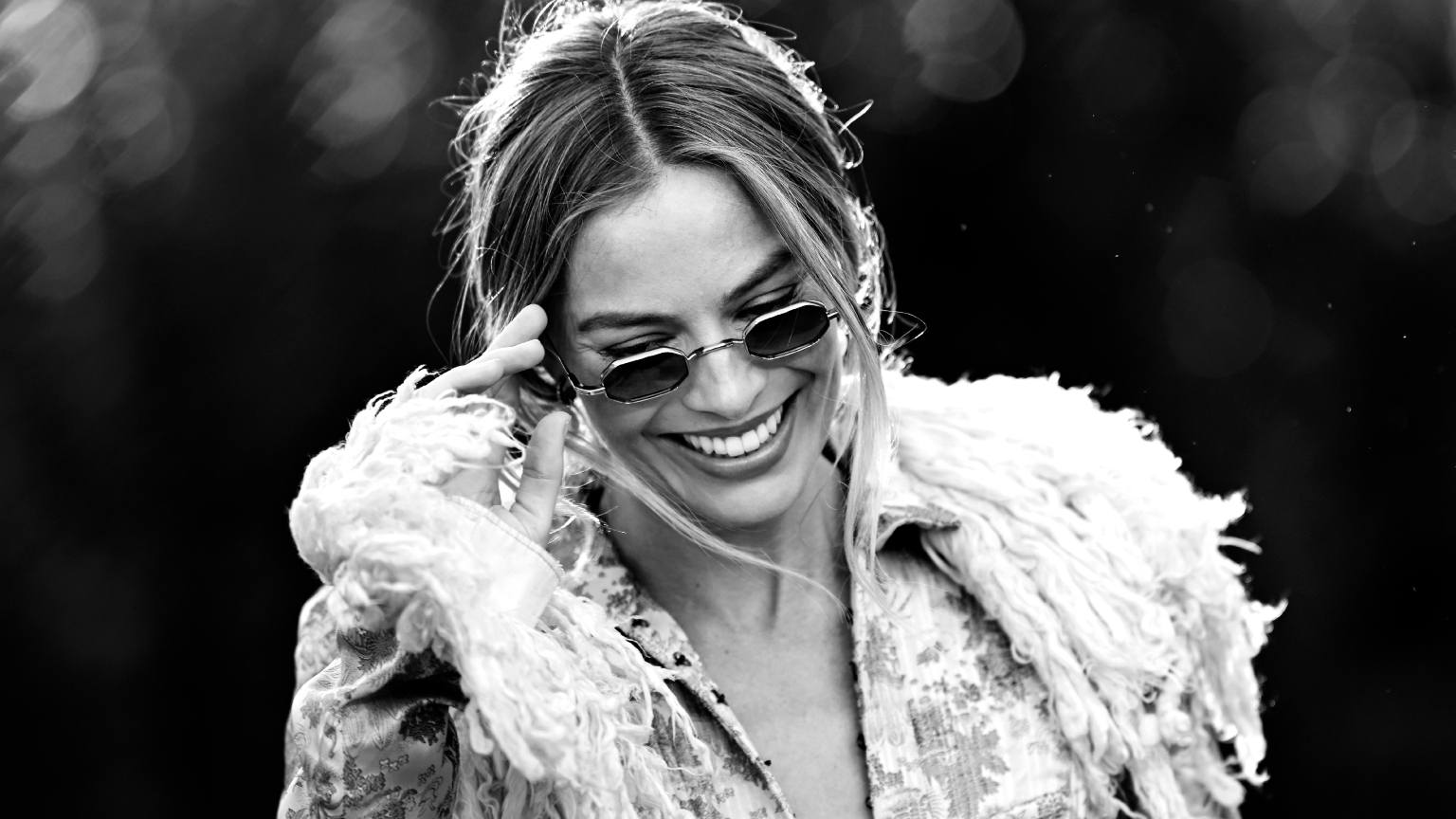 Margot Robbie attends the "Wuthering Heights" Photocall at Spencer House on February 04, 2026 in London, England.