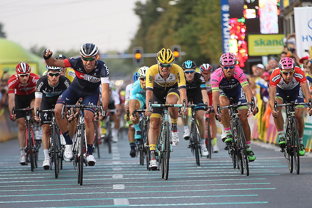 Matteo Pelucchi (IAM Cycling) wins stage 3