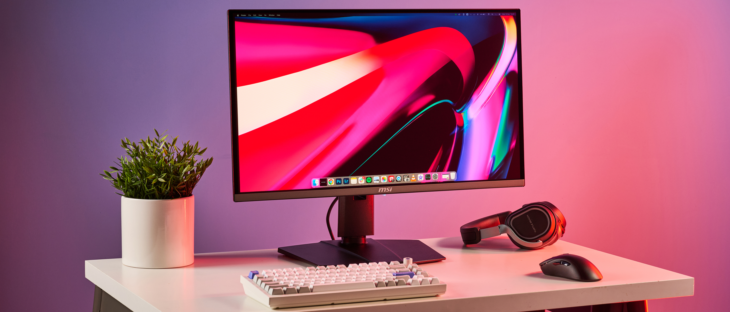 An MSI MAG 272QP QD-OLED X50 gaming monitor