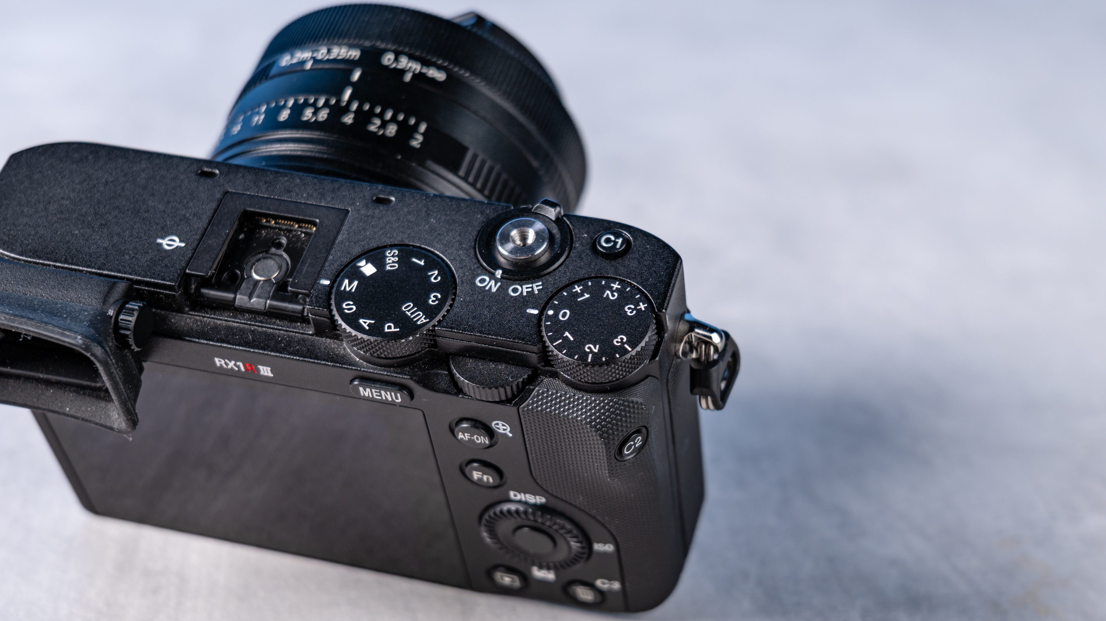A photo of the Sony RX1R III top panel