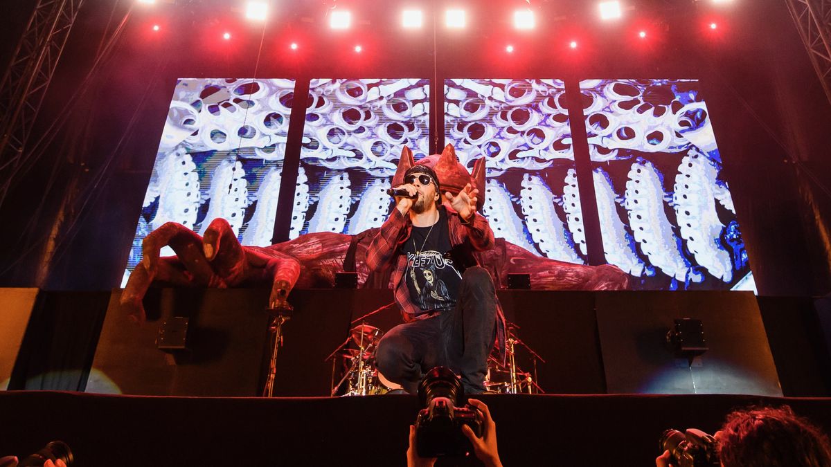 M. Shadows A7X