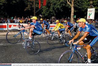 July 2002 and Lance Armstrong has won his 4th Tour de France. Then teammate Floyd Landis leads the party in Paris