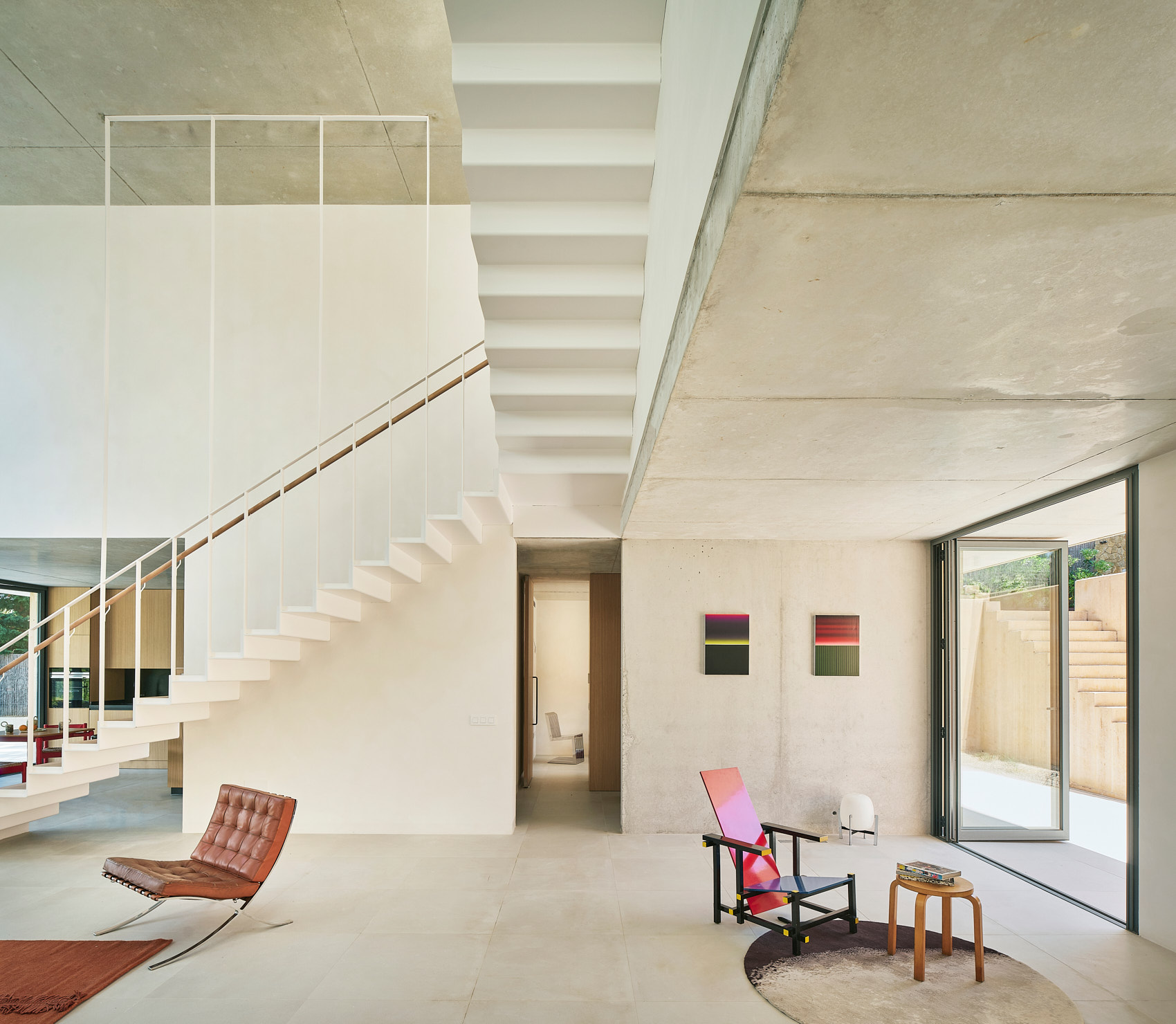 Spanish house Cala Tamarit, textured house among nature