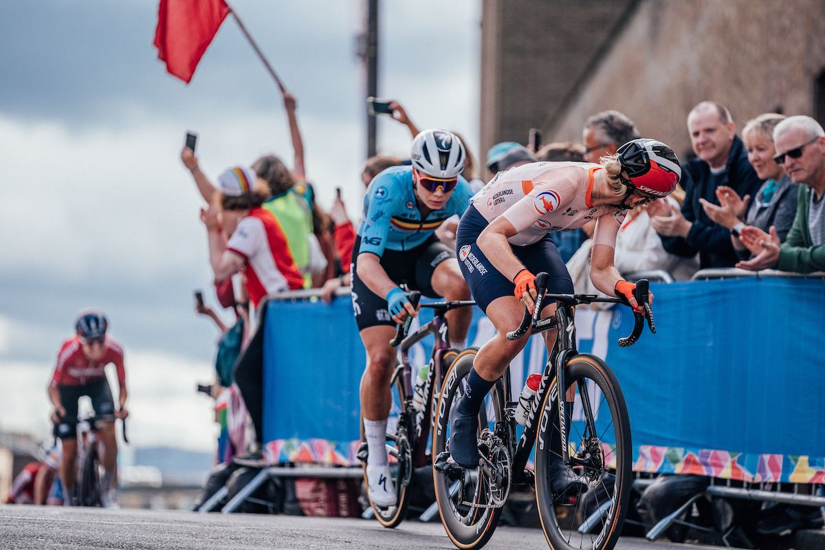 Picture by Zac Williams/SWpix.com - 13/08/2023 - Road Cycling - 2023 UCI Cycling World Championships - Loch Lomond to Glasgow, Scotland - Womenâ€™s Elite Road Race - Demi Vollering, Netherlands, Lotte Kopecky, Belgium.