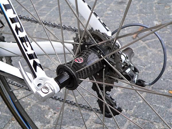 The carbon fiber rear hub