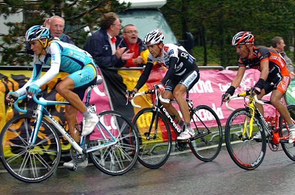 Alberto Contador (Astana) is about to attack.