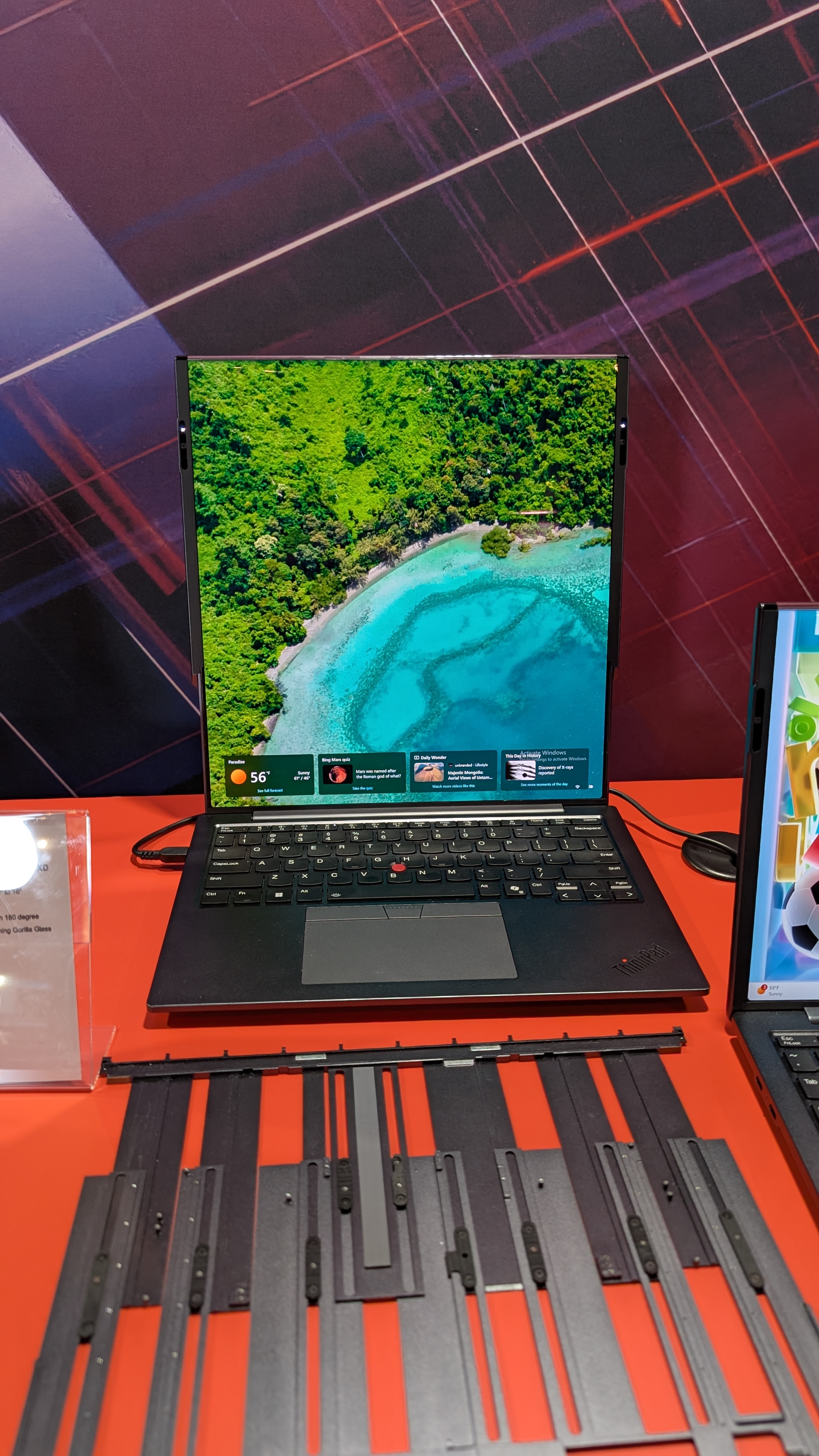 Lenovo ThinkPad rollable XD Concept