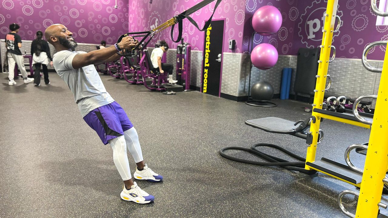 Teddy Savage starting a TRX row