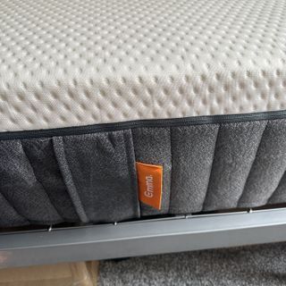 The side of the Emma NextGen Premium mattress