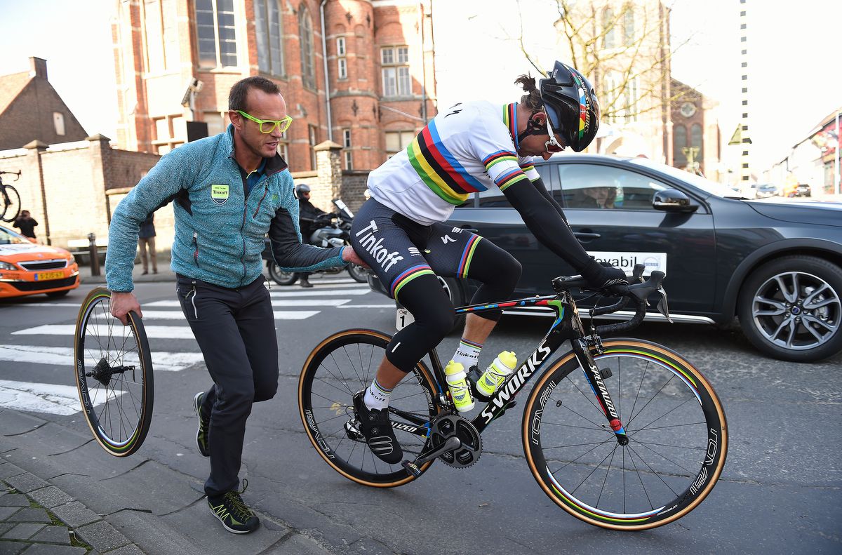 Peter Sagan gets assistance after a rear flat