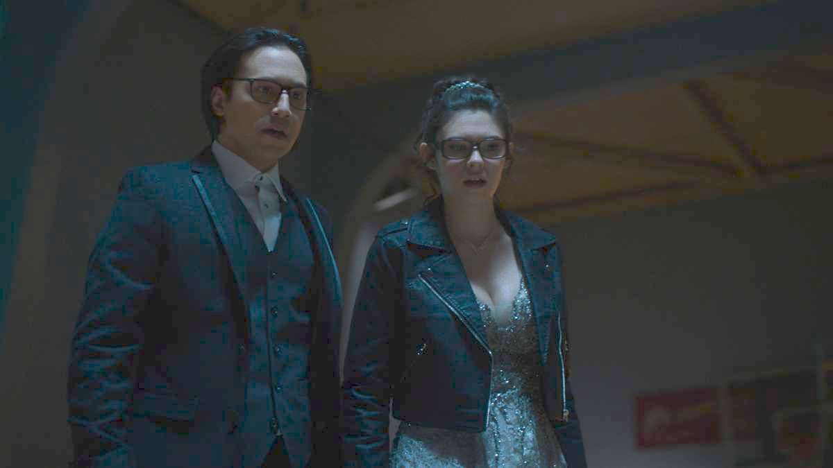 Jesse Rath and Nicole Mains in Supergirl&#039;s Prom Again!